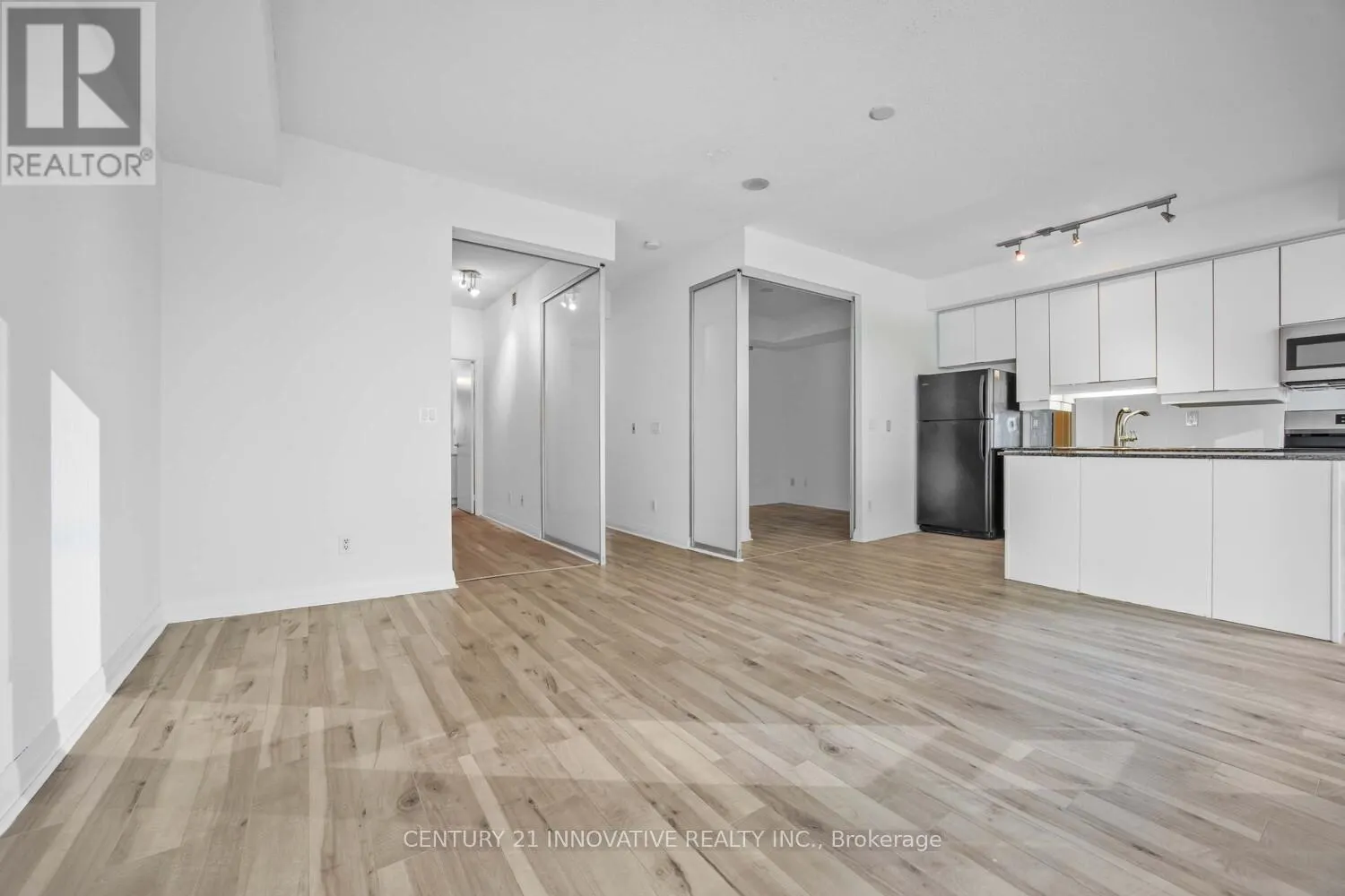 1505 - 220 VICTORIA STREET