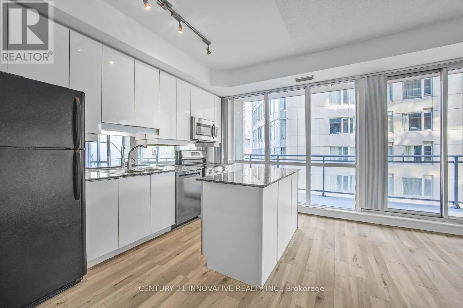 1505 - 220 VICTORIA STREET