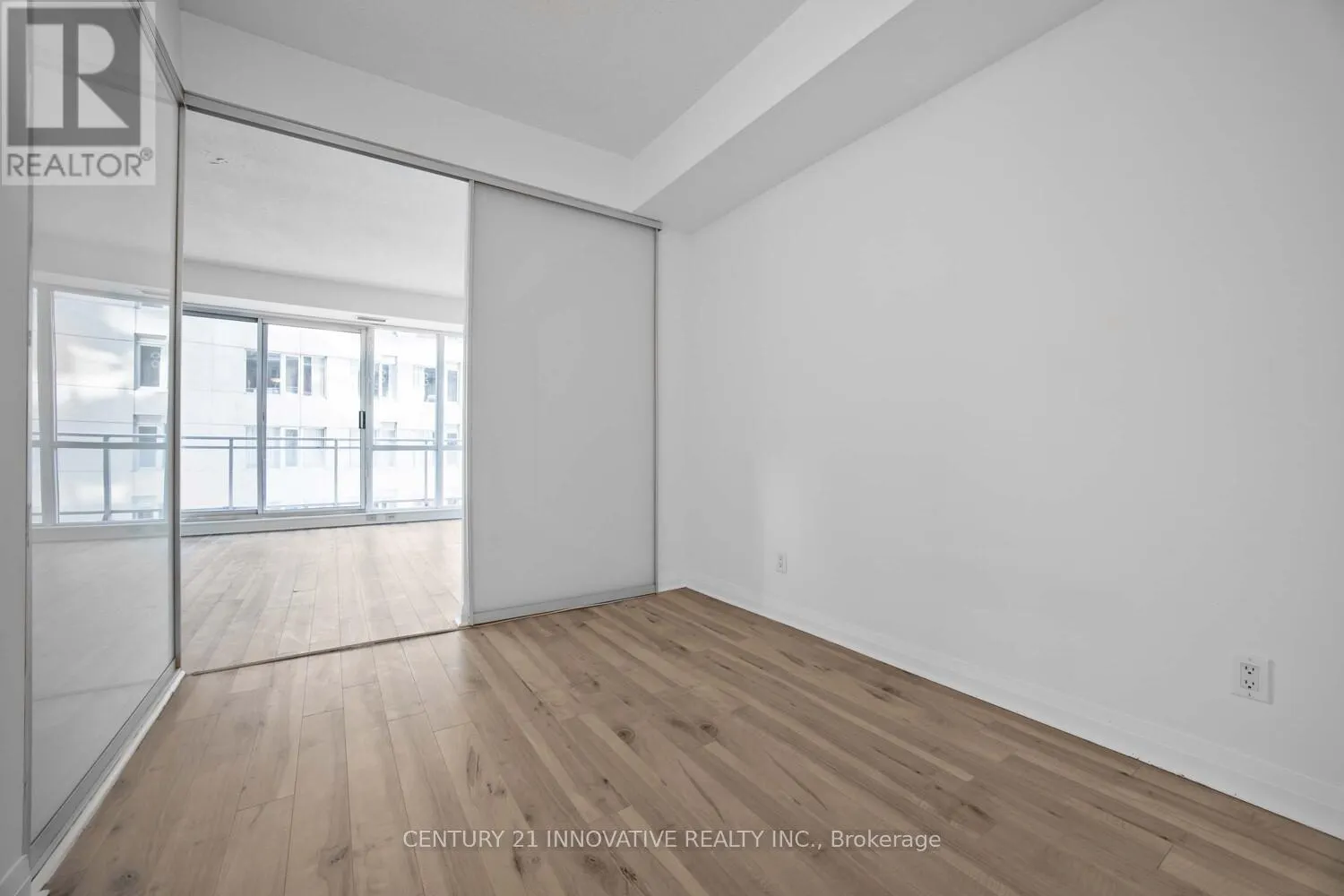 1505 - 220 VICTORIA STREET