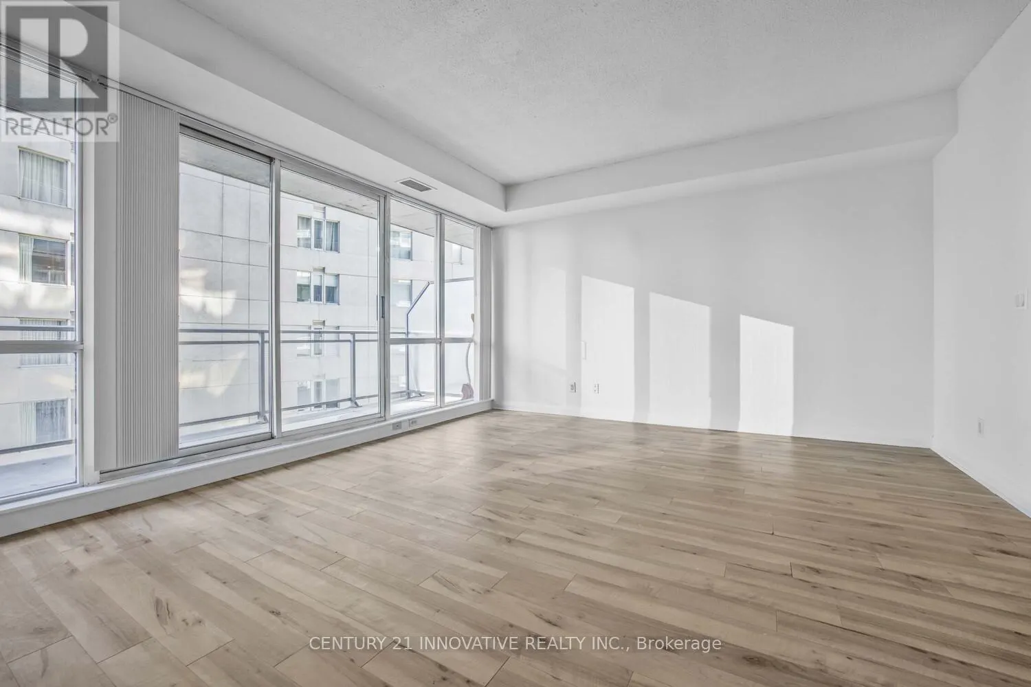 1505 - 220 VICTORIA STREET