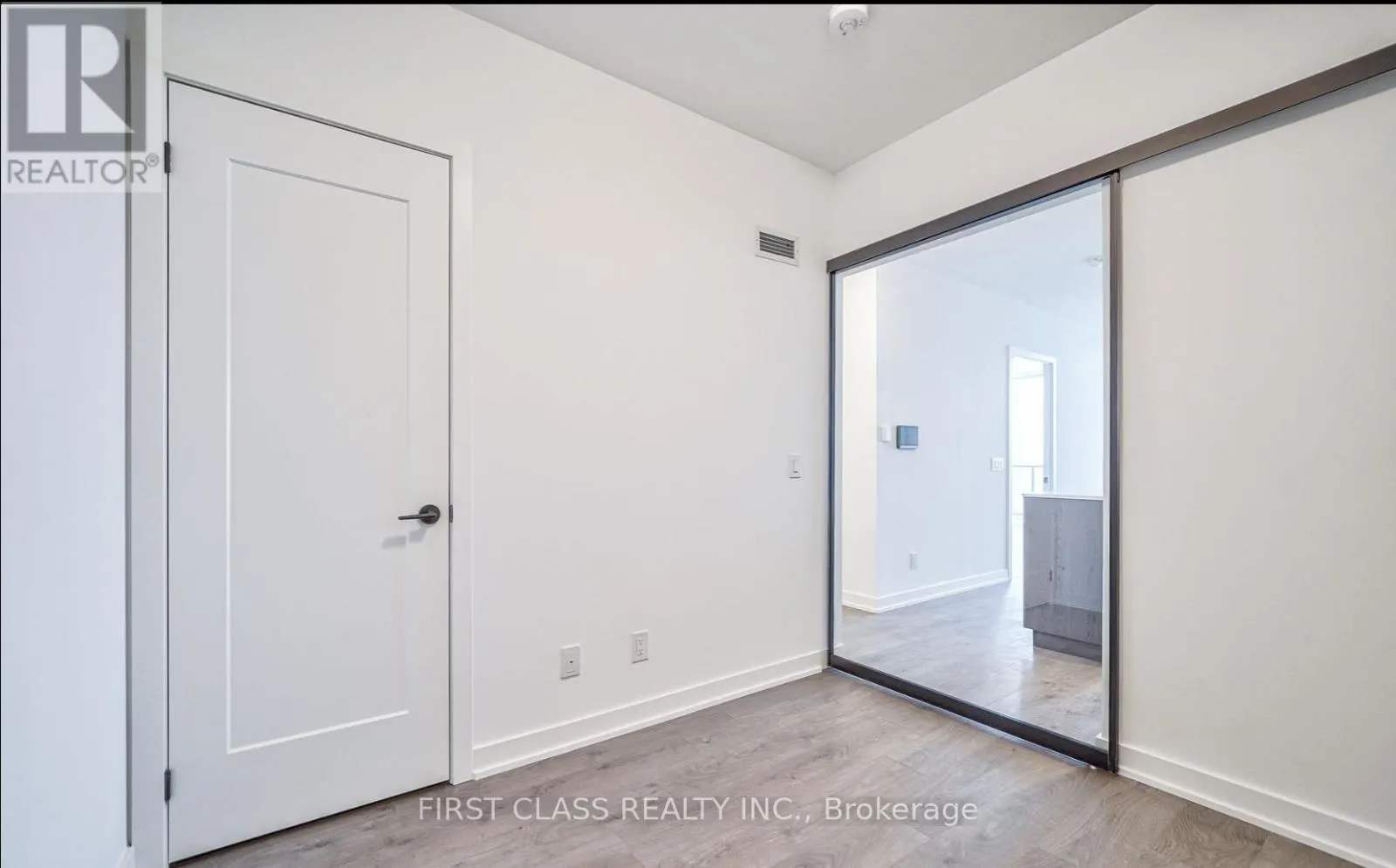 1005 - 5 DEFRIES STREET