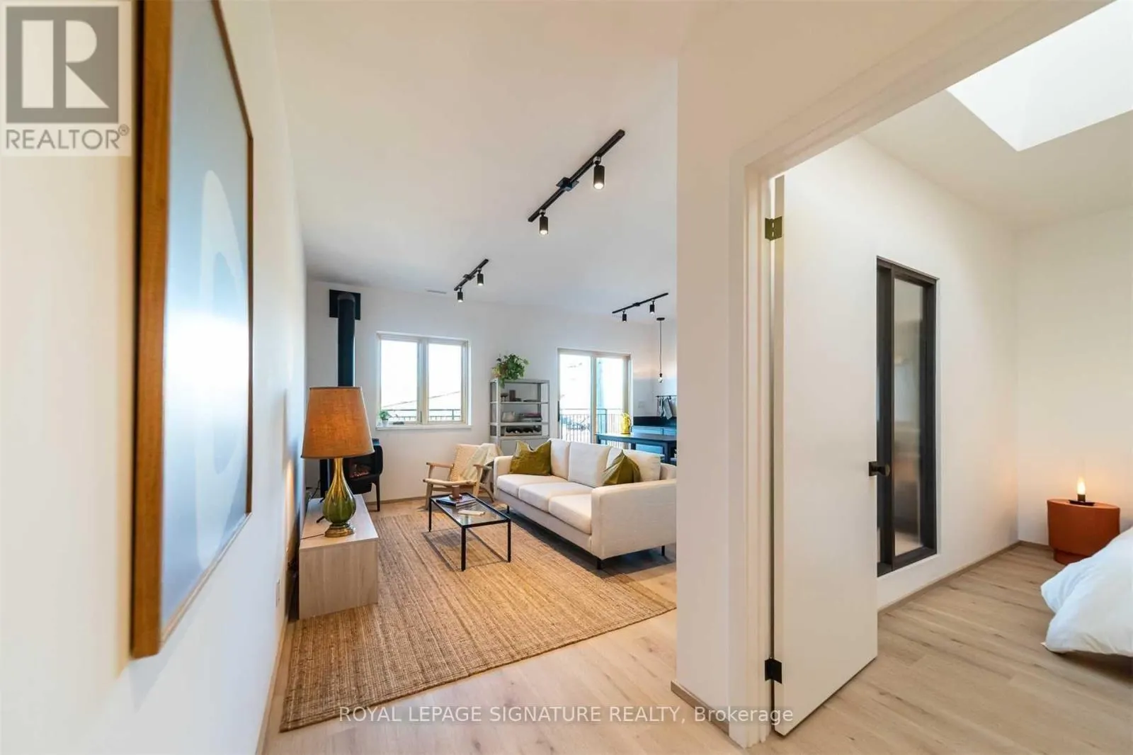 5 - 36 GEARY AVENUE