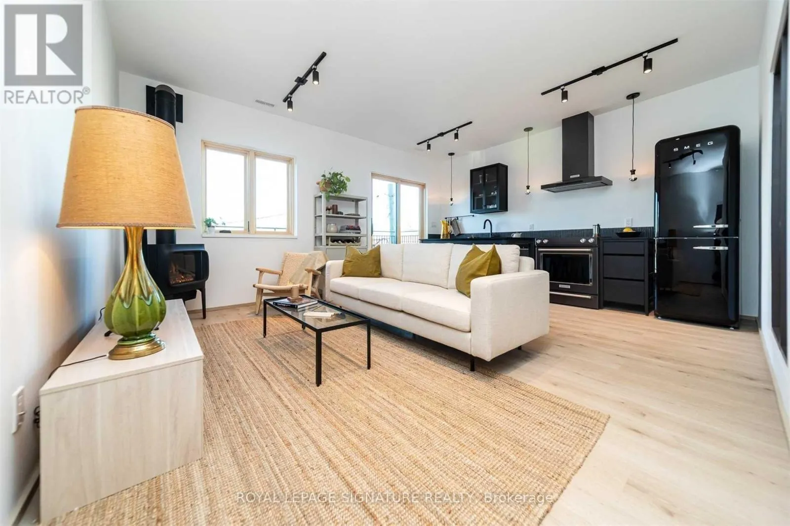 5 - 36 GEARY AVENUE