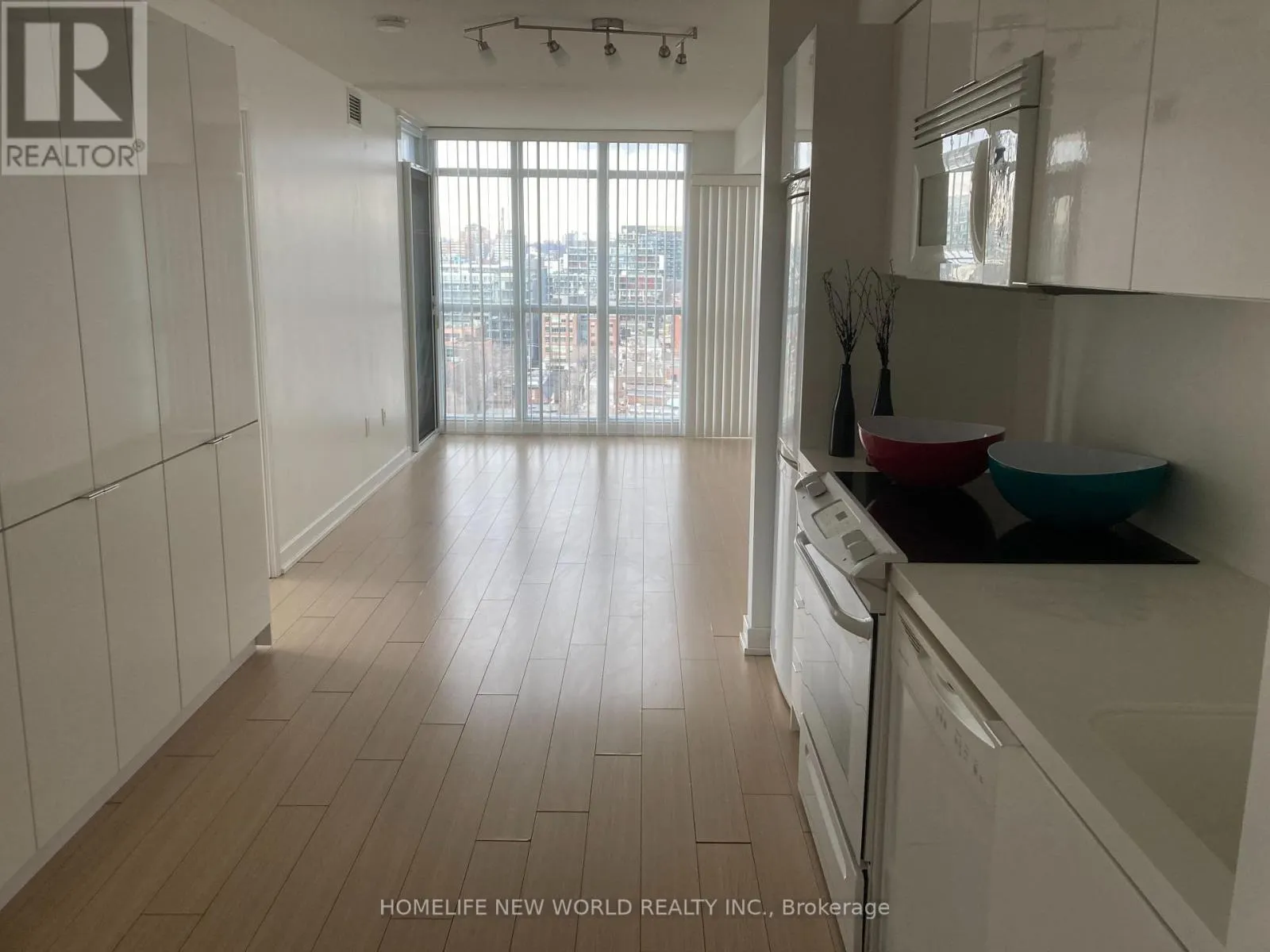 1612 - 15 ICEBOAT TERRACE