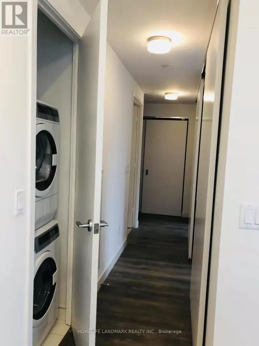 811 - 215 QUEEN STREET W