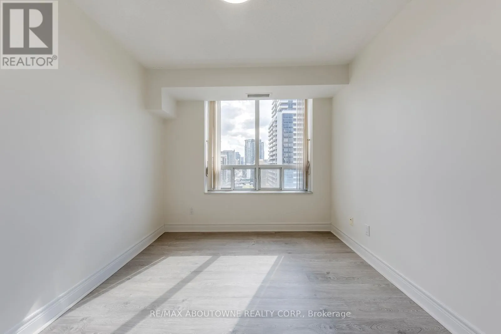 1805 - 5418 YONGE STREET