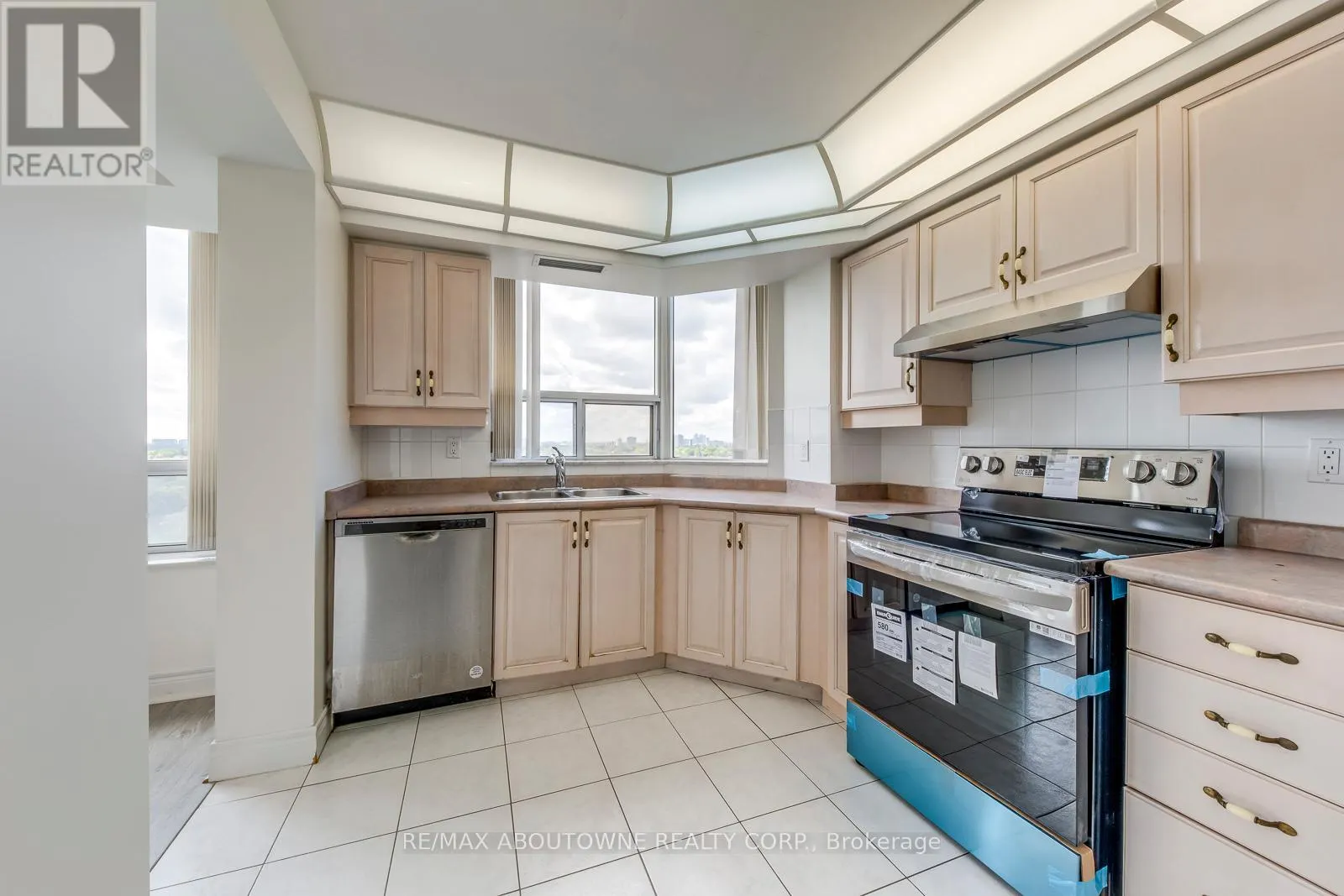 1805 - 5418 YONGE STREET