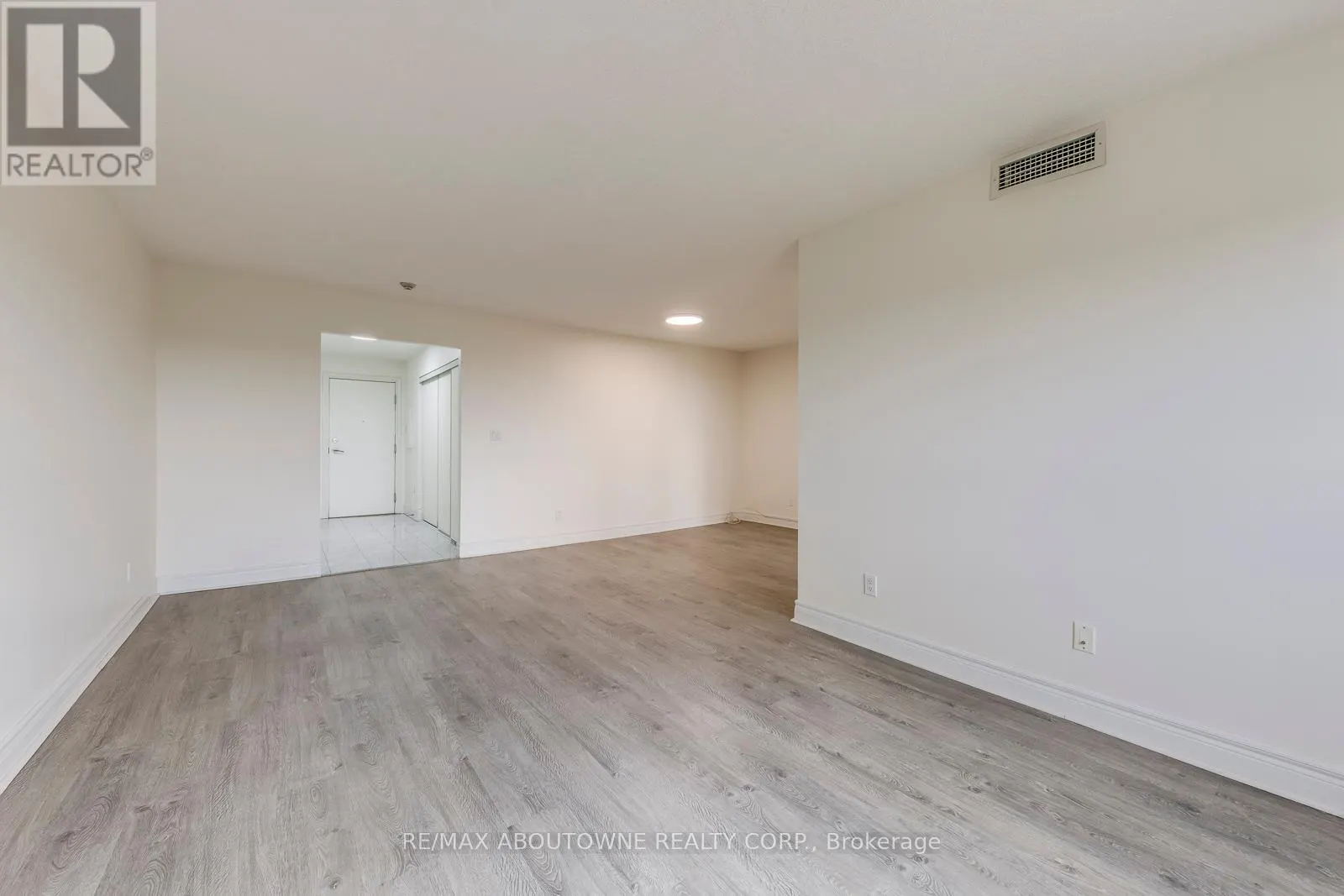 1805 - 5418 YONGE STREET