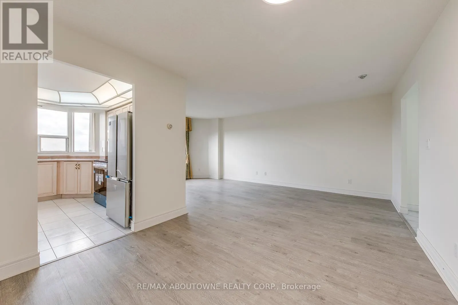1805 - 5418 YONGE STREET
