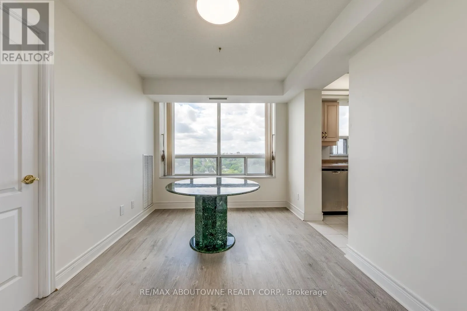 1805 - 5418 YONGE STREET