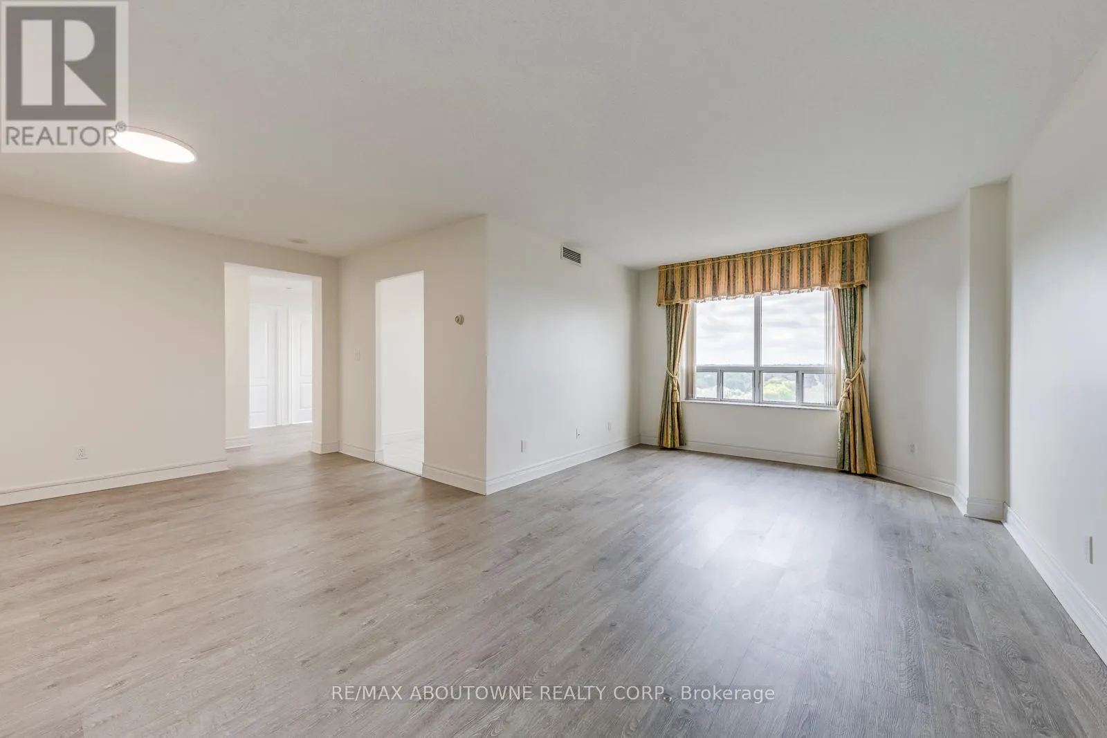 1805 - 5418 YONGE STREET