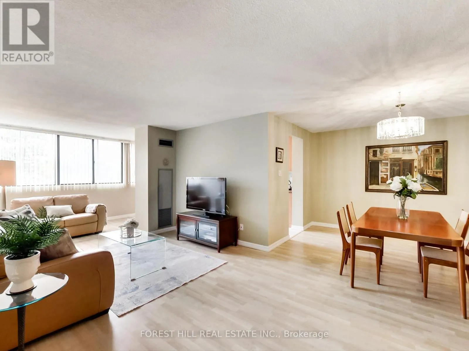 305 - 133 TORRESDALE AVENUE