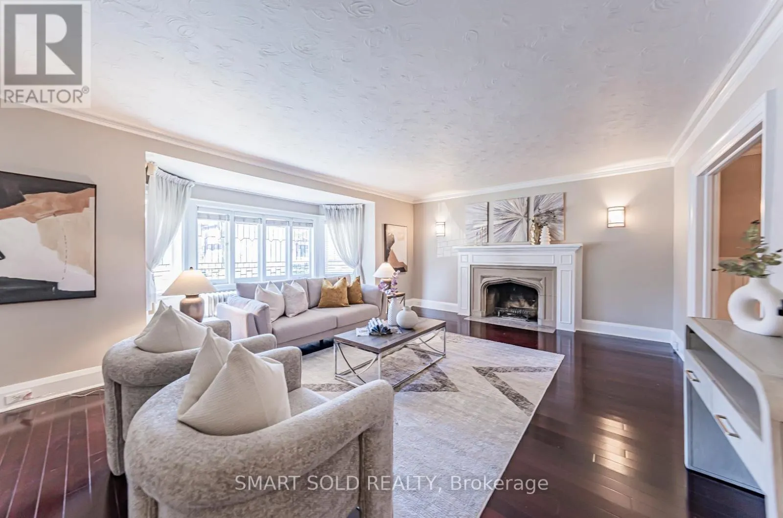 889 AVENUE ROAD