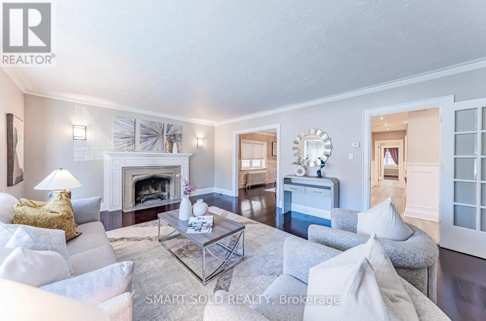 889 AVENUE ROAD