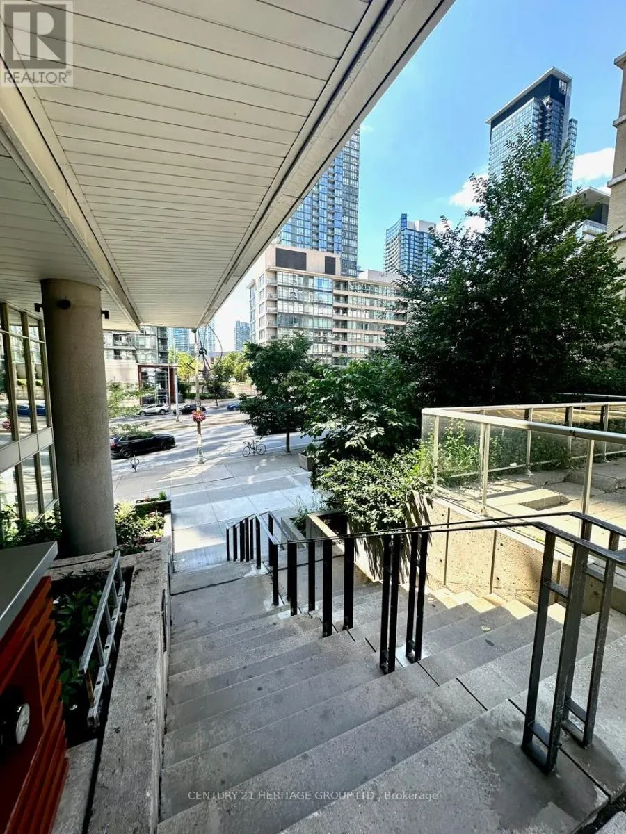2211 - 35 MARINER TERRACE