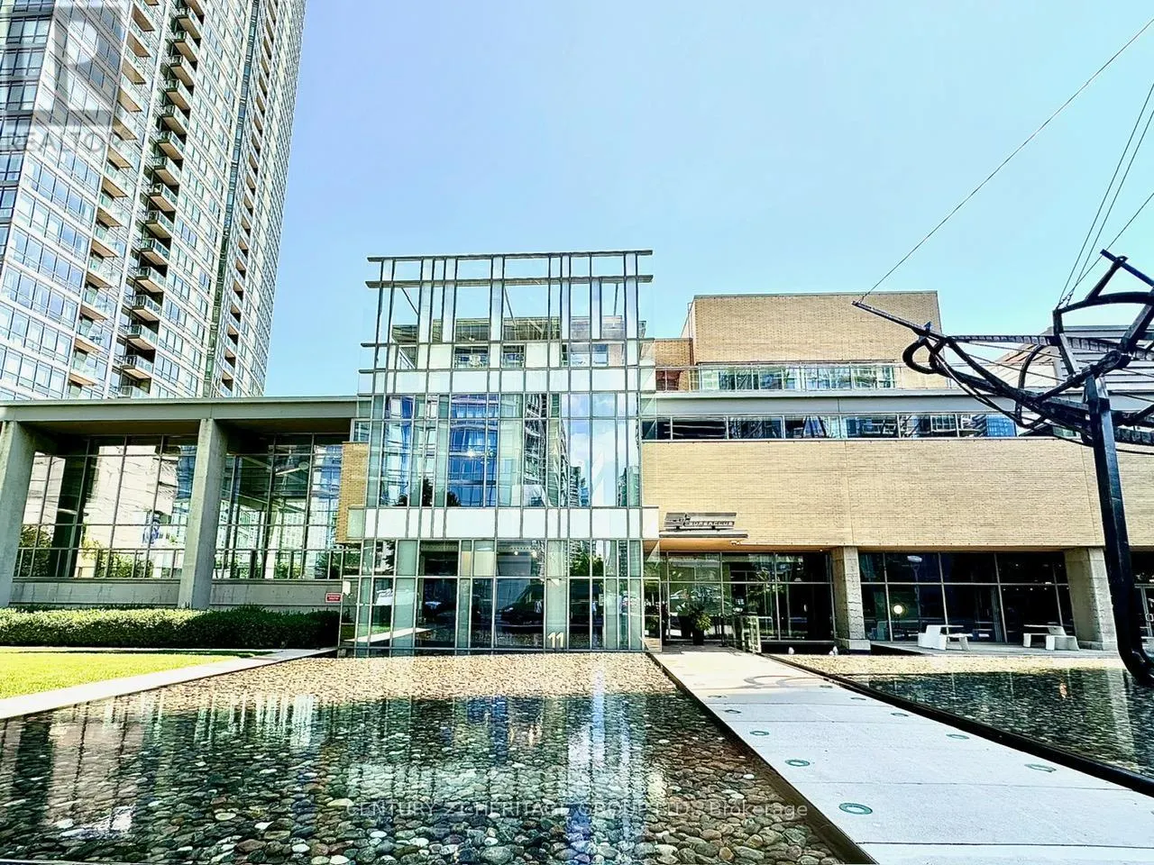 2211 - 35 MARINER TERRACE
