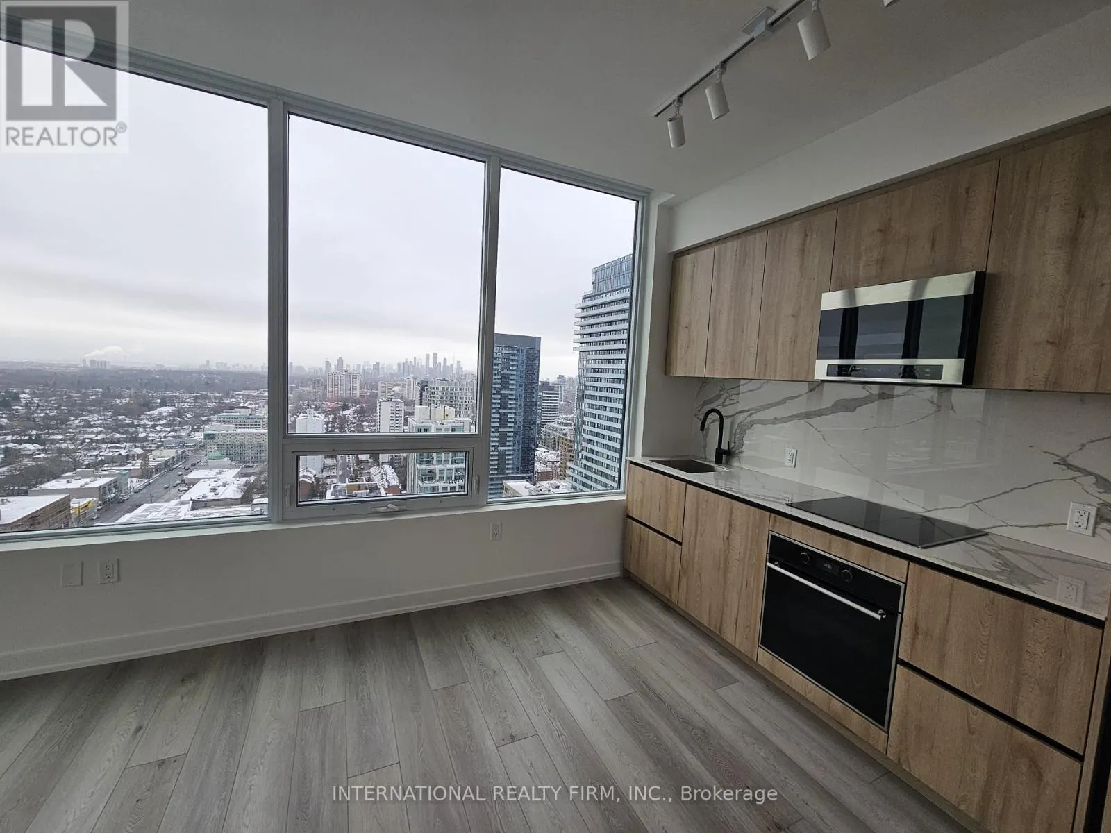 2912 - 127 BROADWAY AVENUE