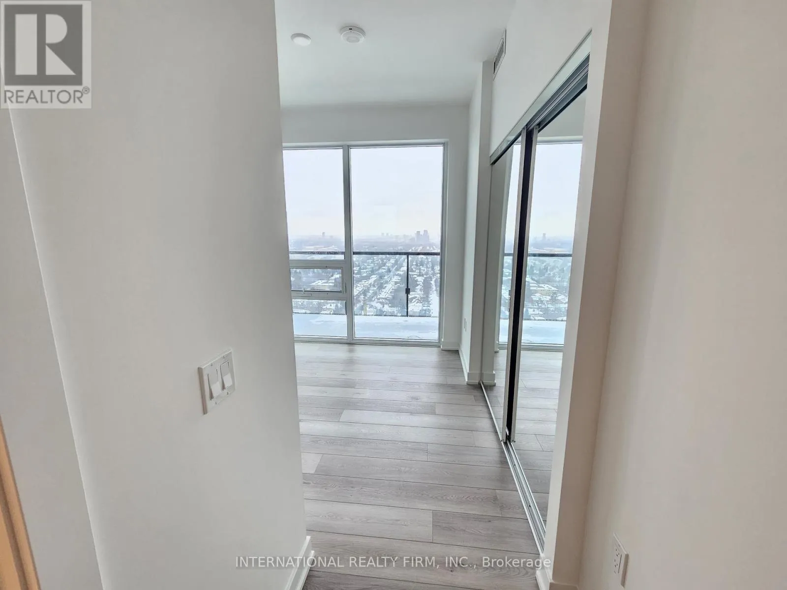 2912 - 127 BROADWAY AVENUE
