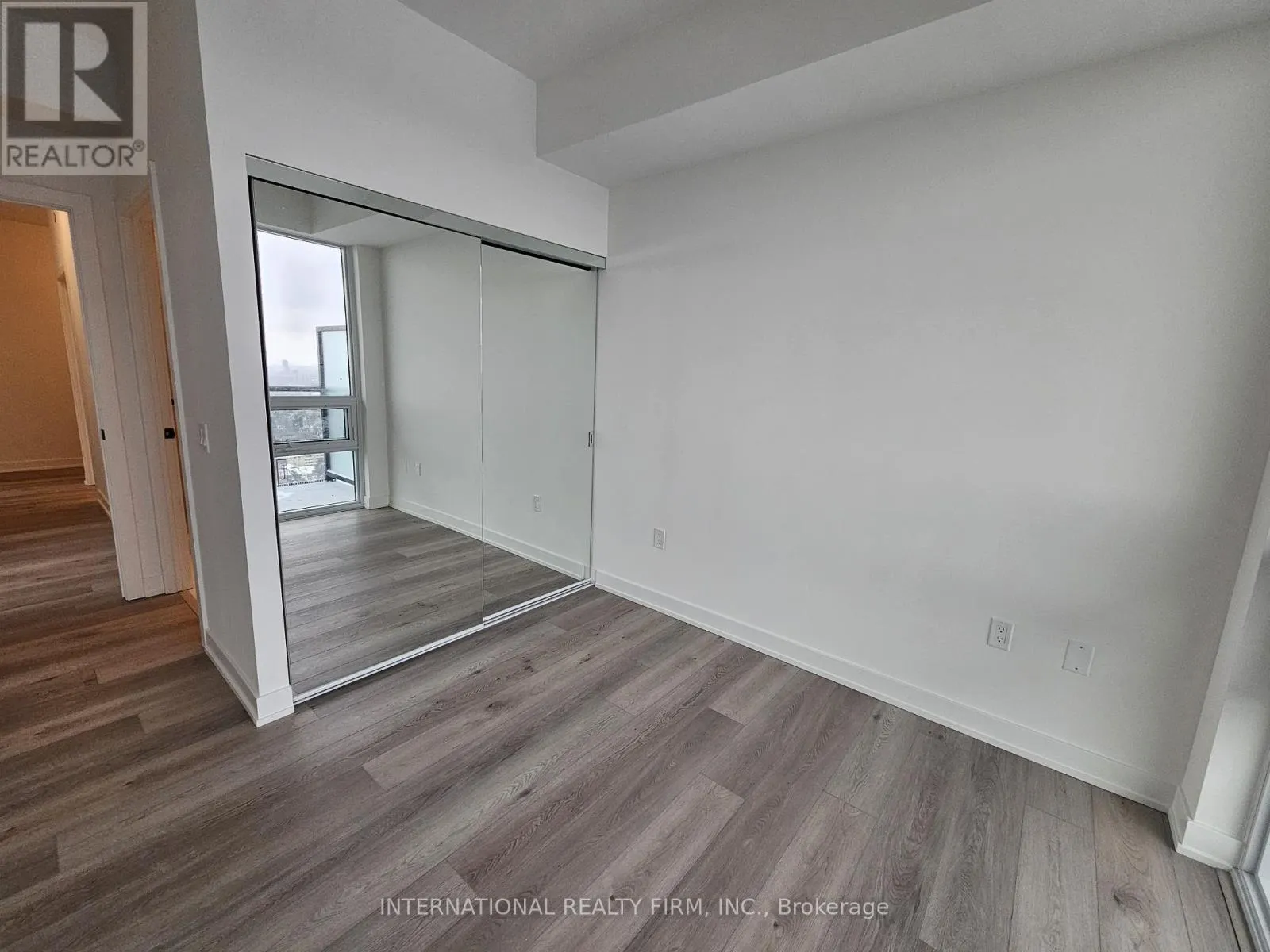 2912 - 127 BROADWAY AVENUE