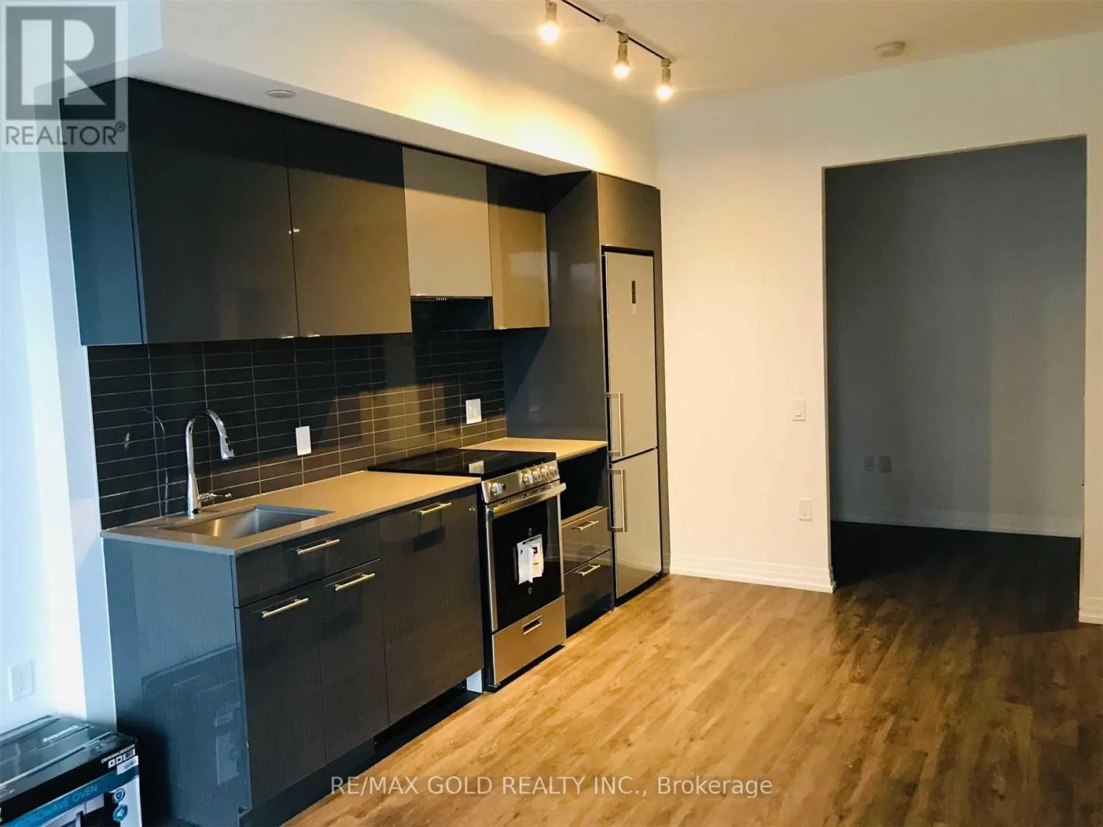 919 - 251 JARVIS STREET