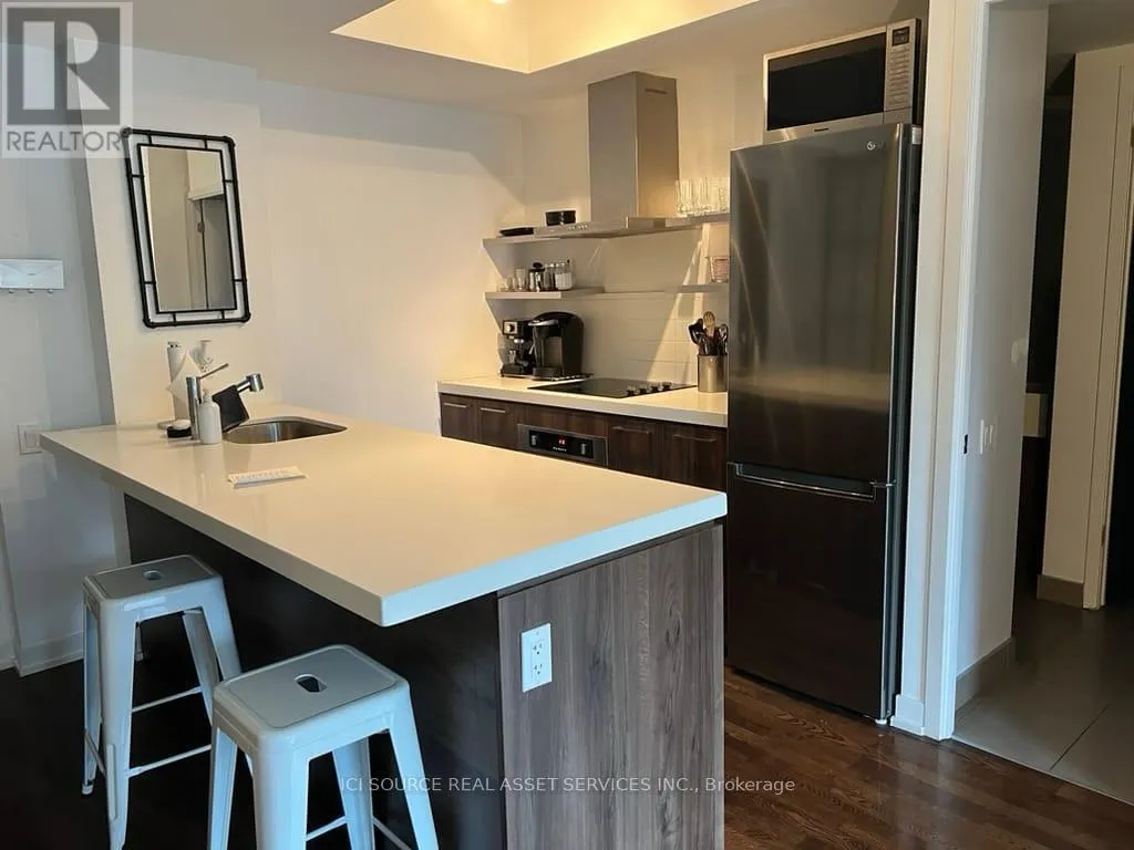 530 - 461 ADELAIDE STREET W