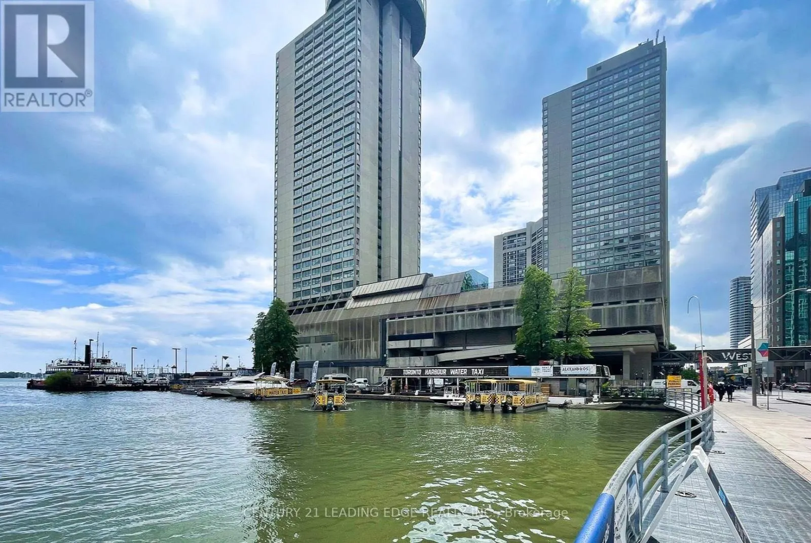 607 - 10 QUEENS QUAY W