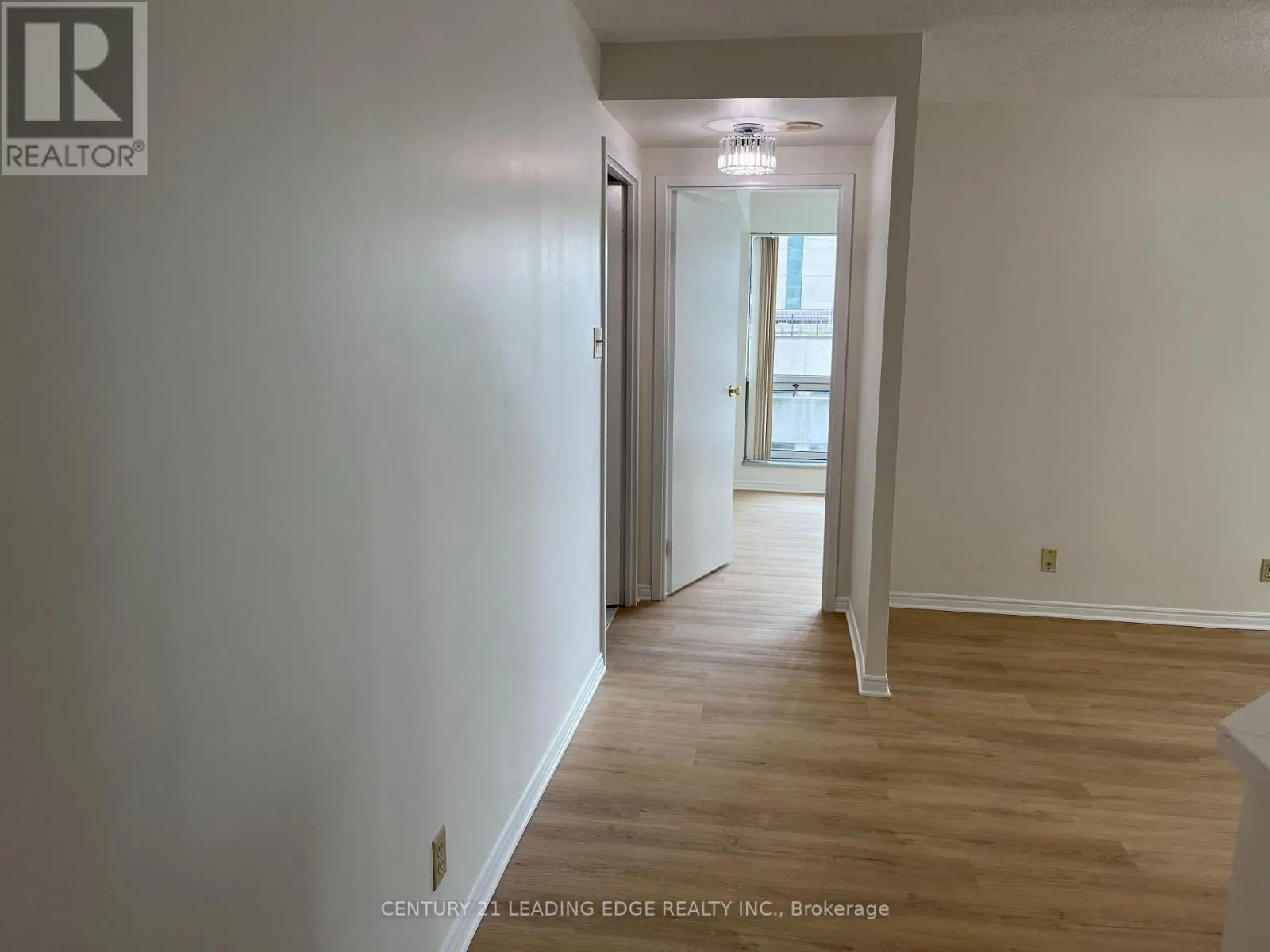 607 - 10 QUEENS QUAY W