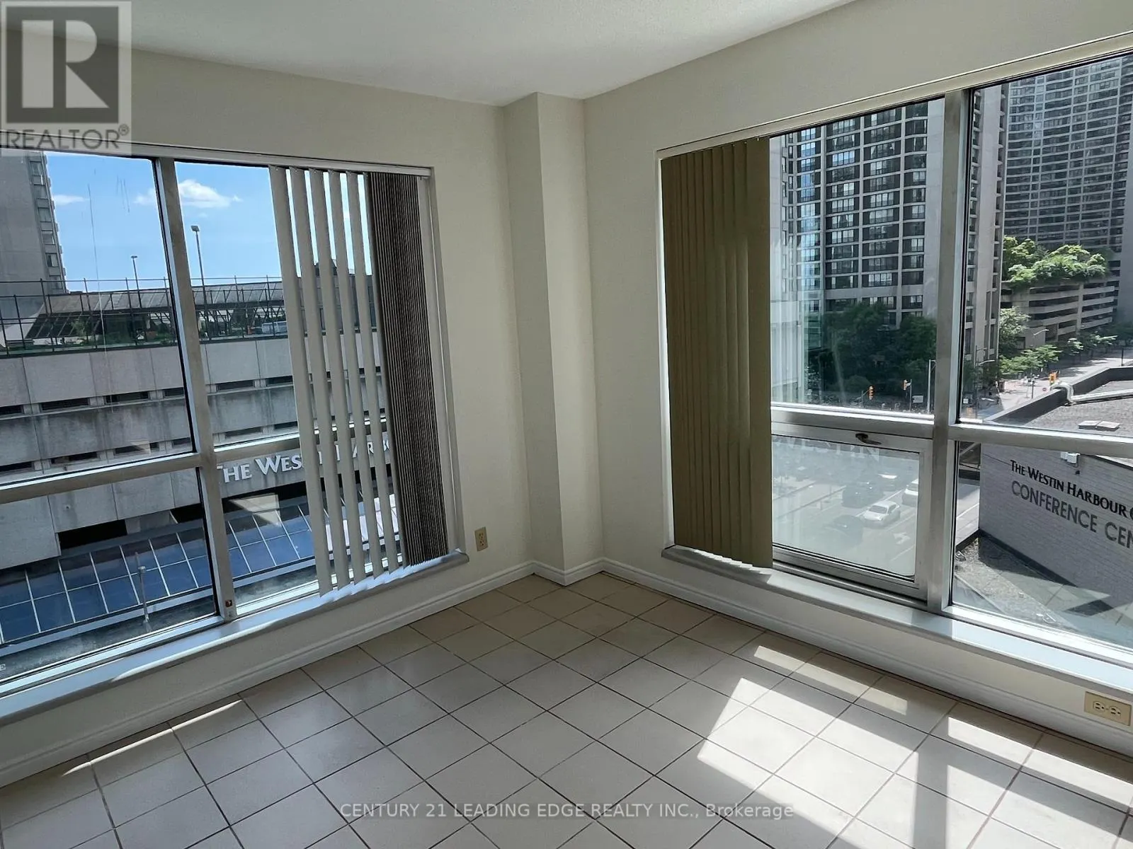 607 - 10 QUEENS QUAY W