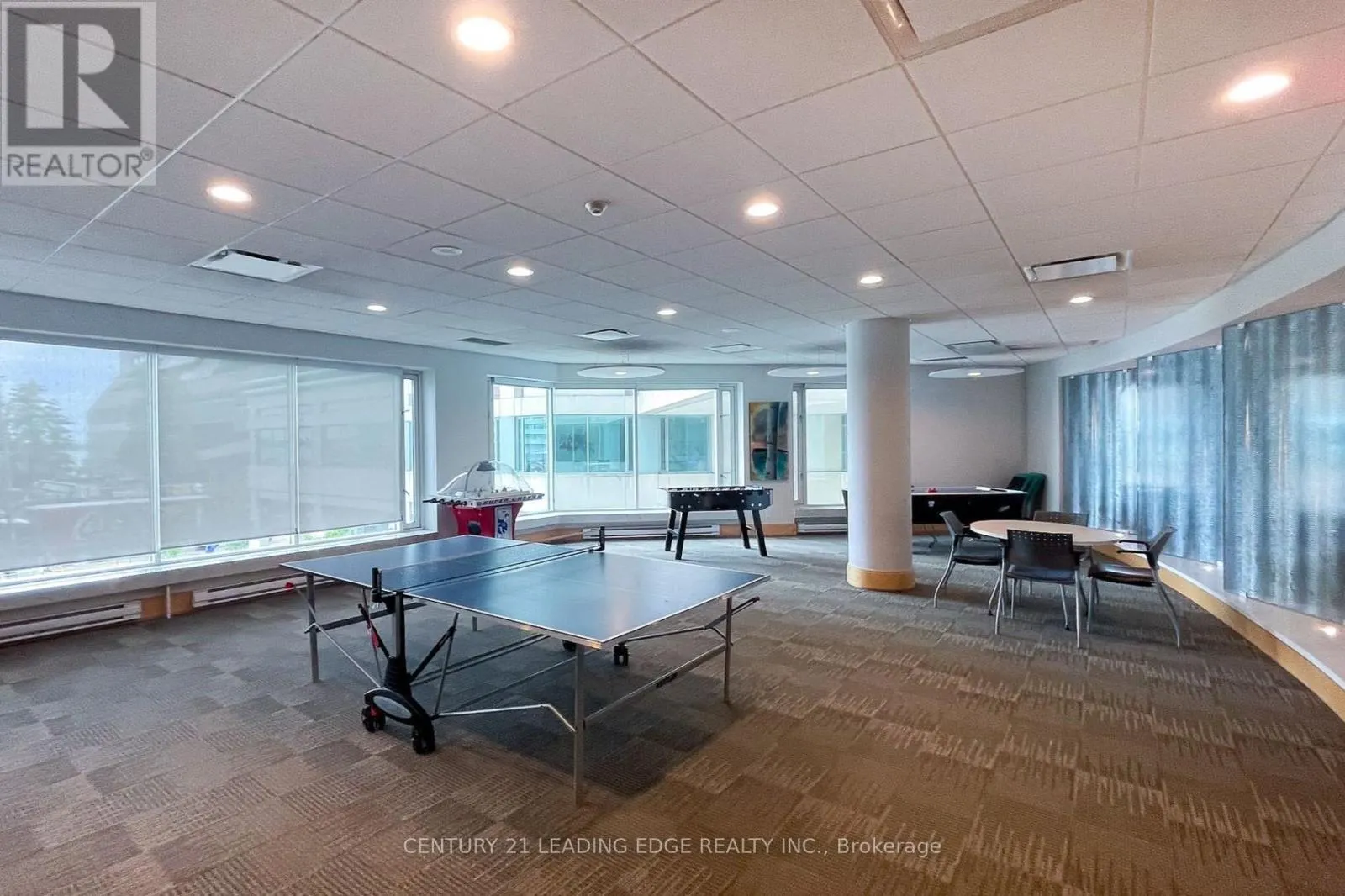 607 - 10 QUEENS QUAY W
