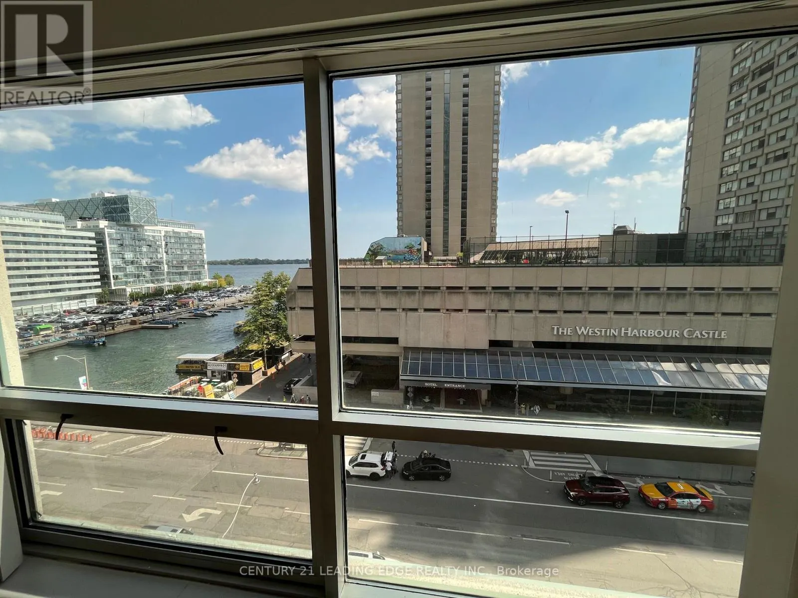 607 - 10 QUEENS QUAY W