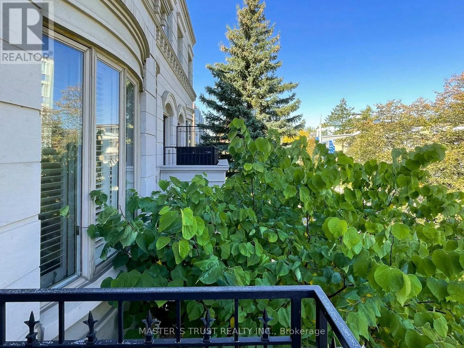 11 - 260 RUSSELL HILL ROAD