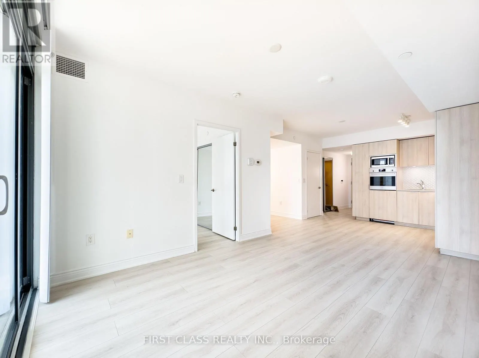 1404 - 11 WELLESLEY STREET W