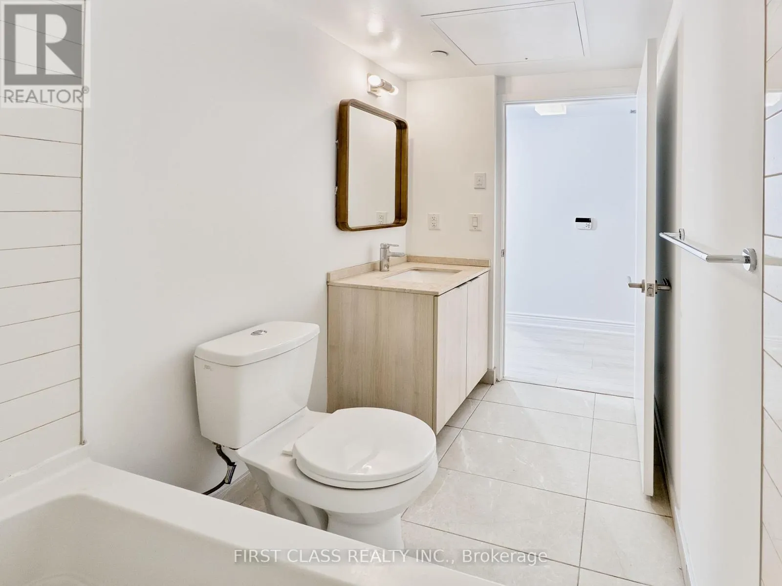 1404 - 11 WELLESLEY STREET W