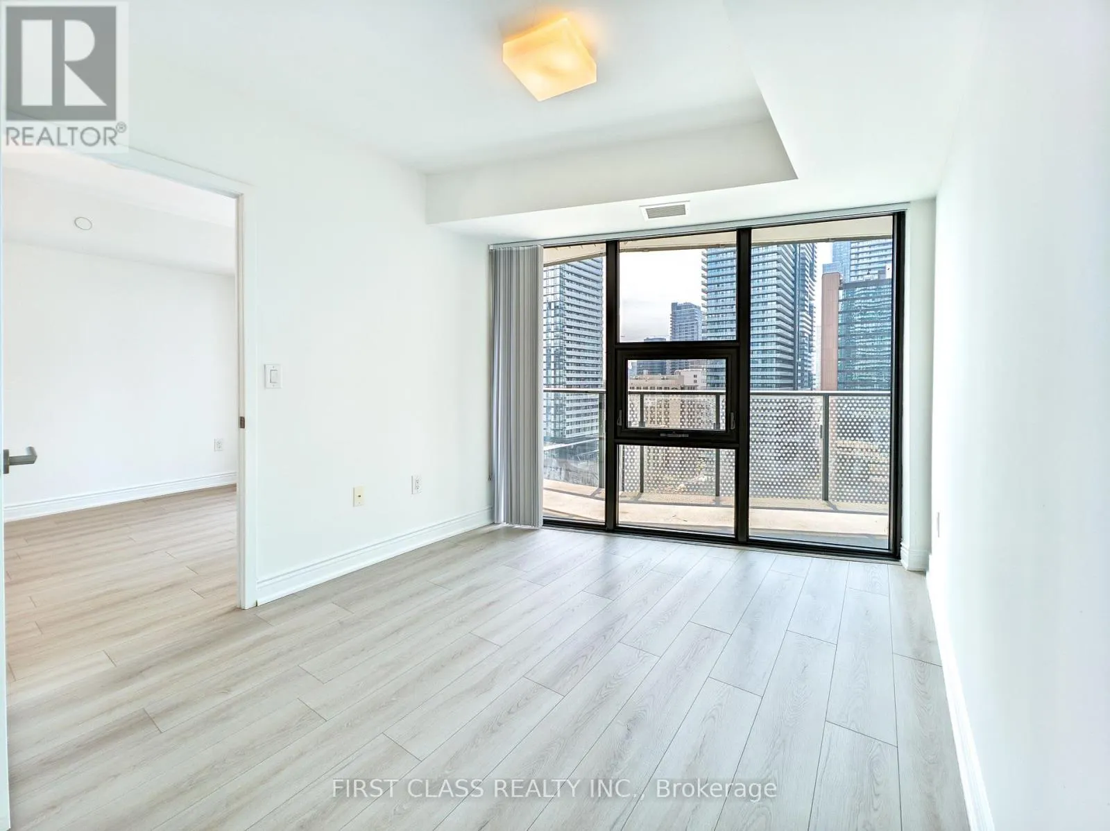 1404 - 11 WELLESLEY STREET W
