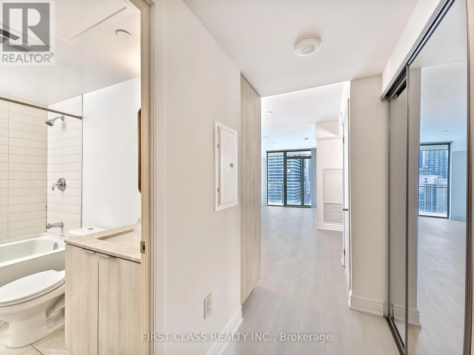 1404 - 11 WELLESLEY STREET W