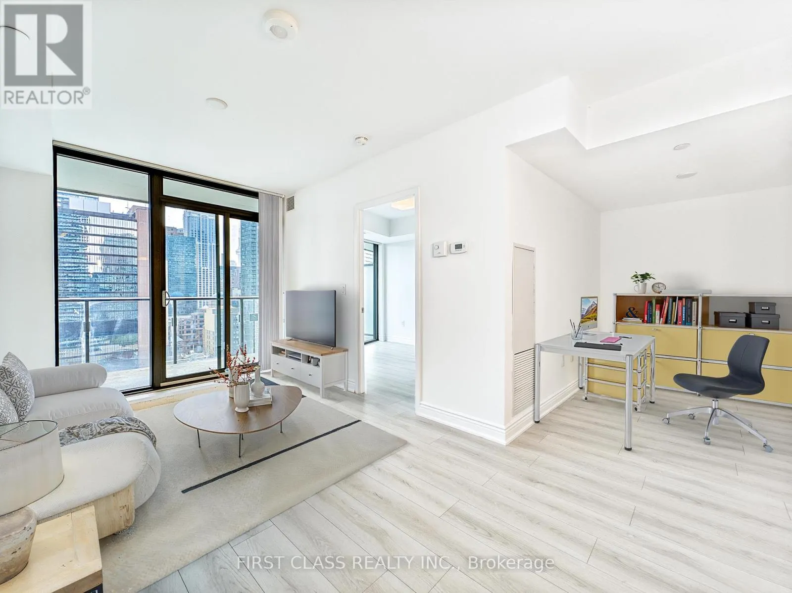 1404 - 11 WELLESLEY STREET W