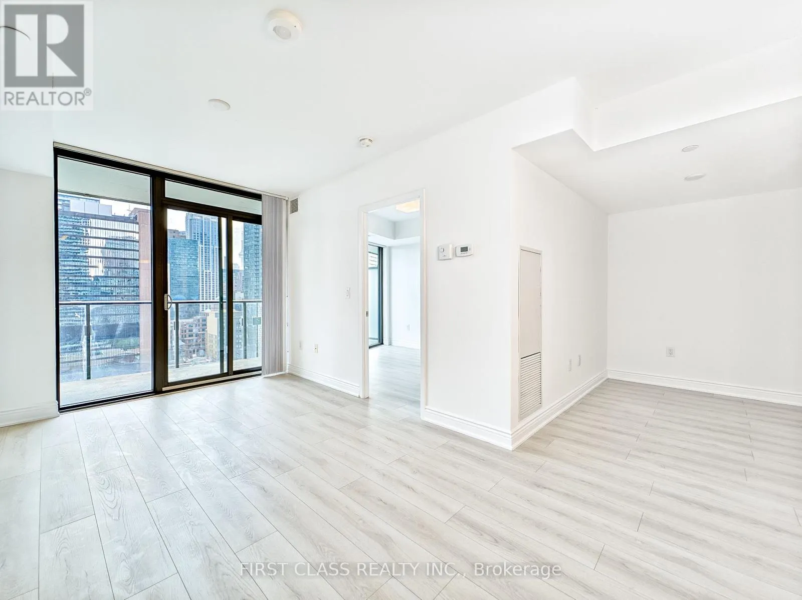 1404 - 11 WELLESLEY STREET W