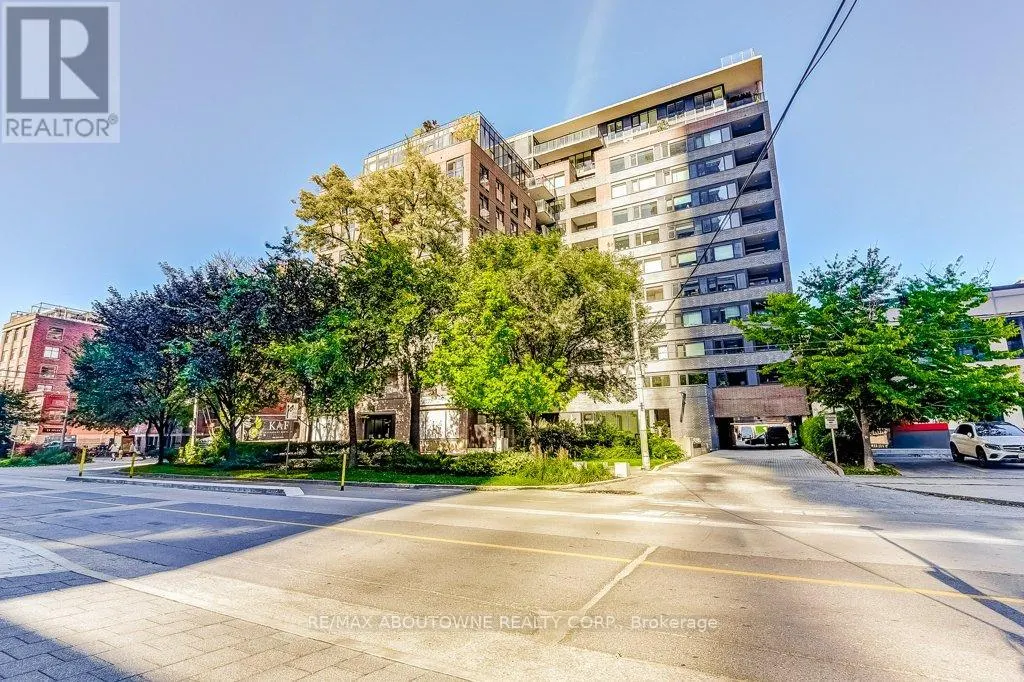 212 - 400 WELLINGTON STREET W