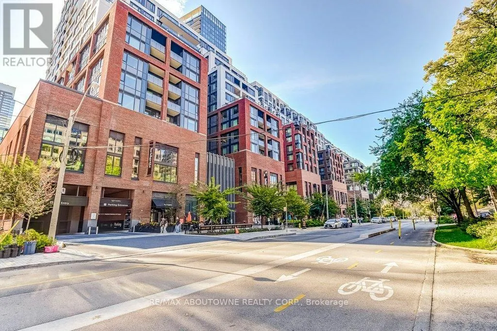 212 - 400 WELLINGTON STREET W