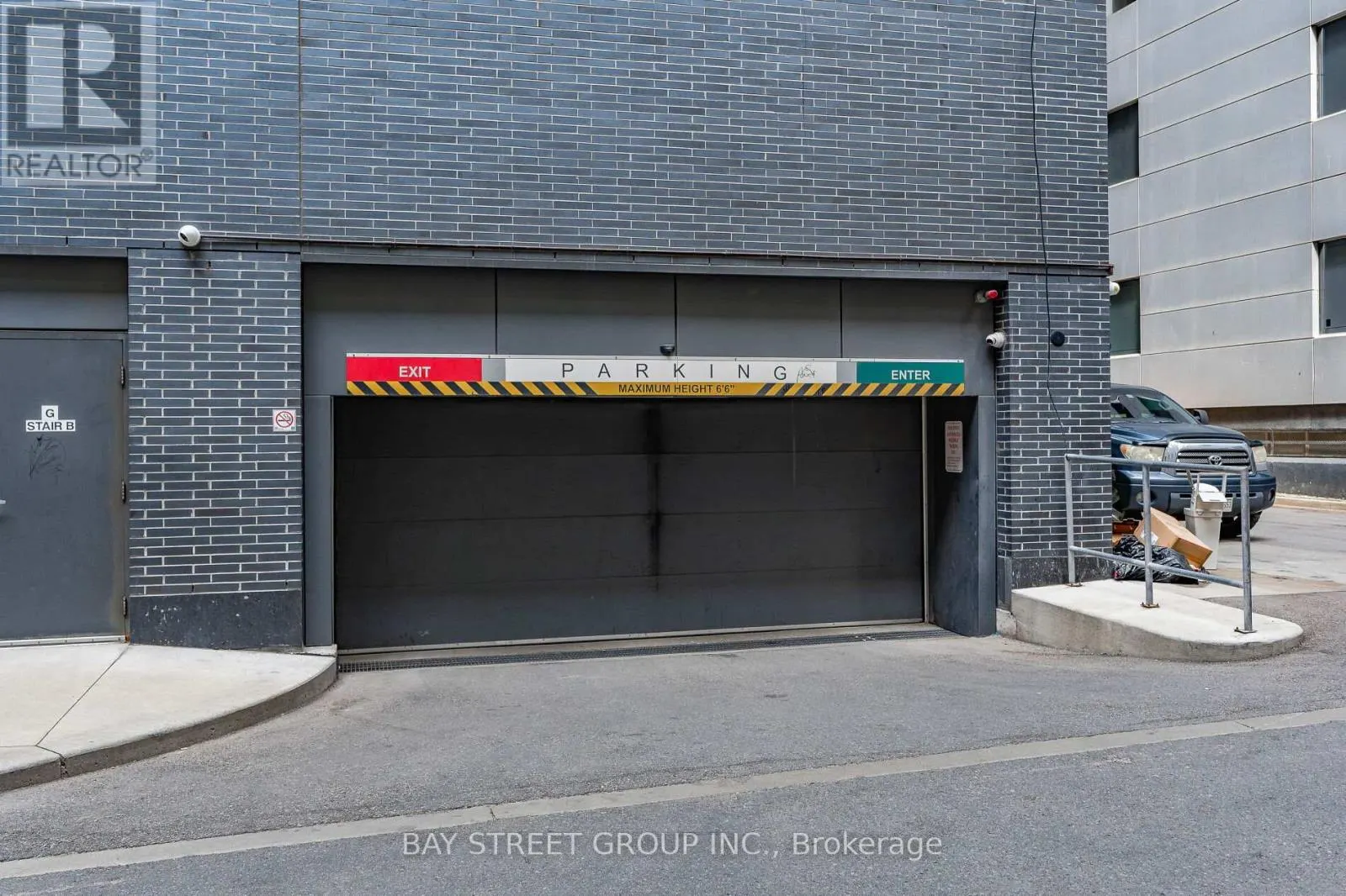 601 - 101 PETER STREET