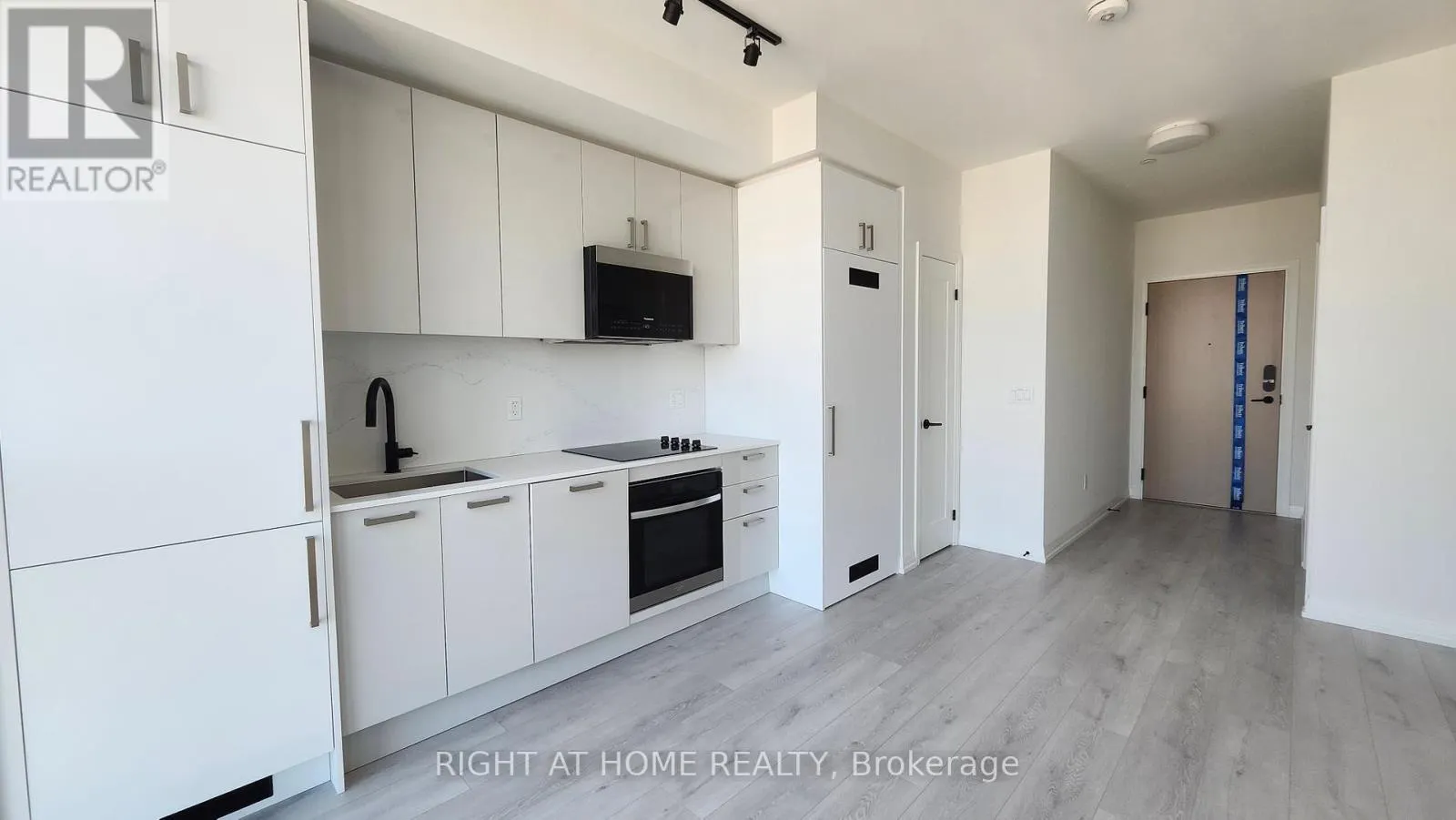 PH12 - 280 DUNDAS STREET W
