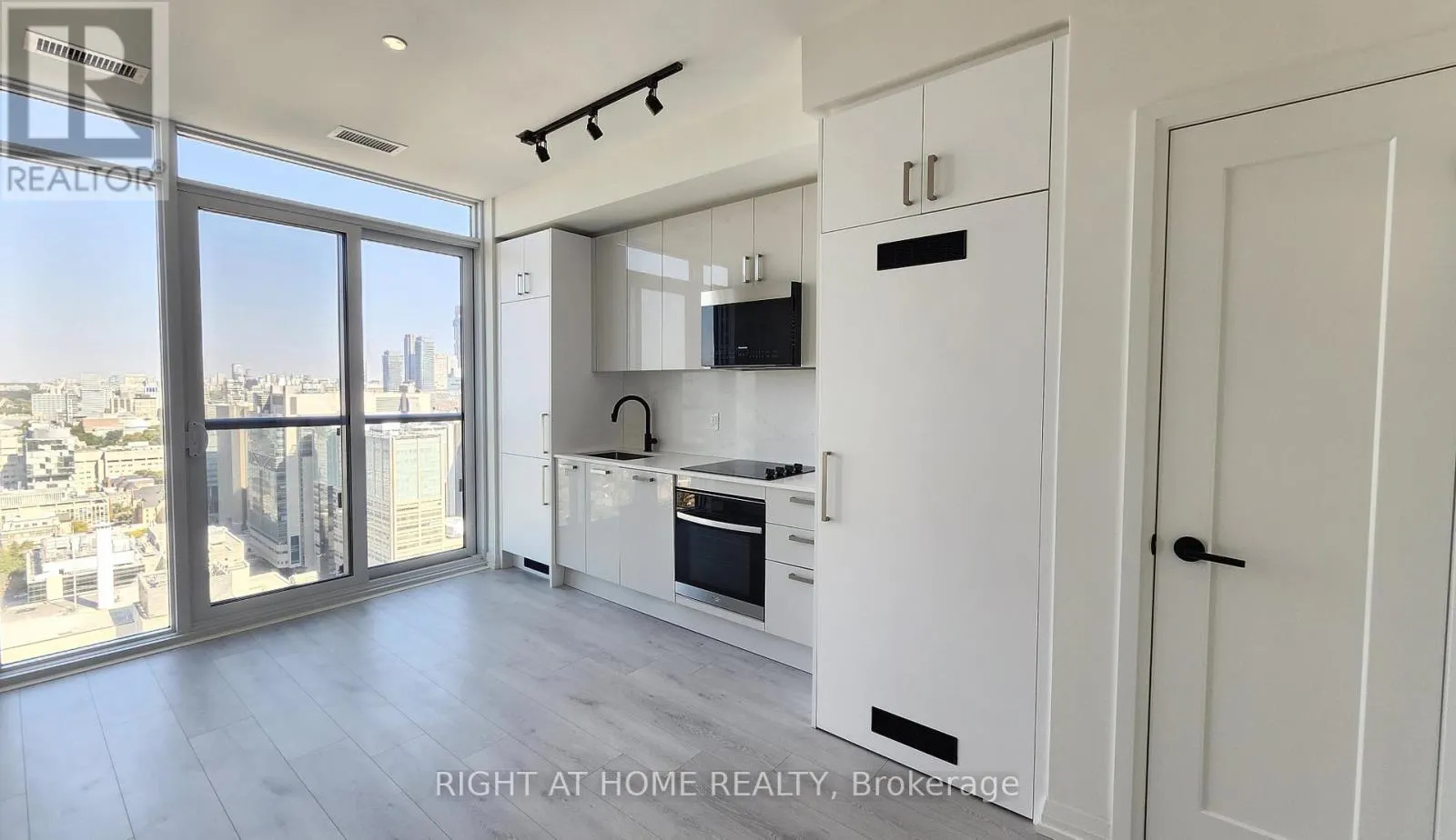 PH12 - 280 DUNDAS STREET W