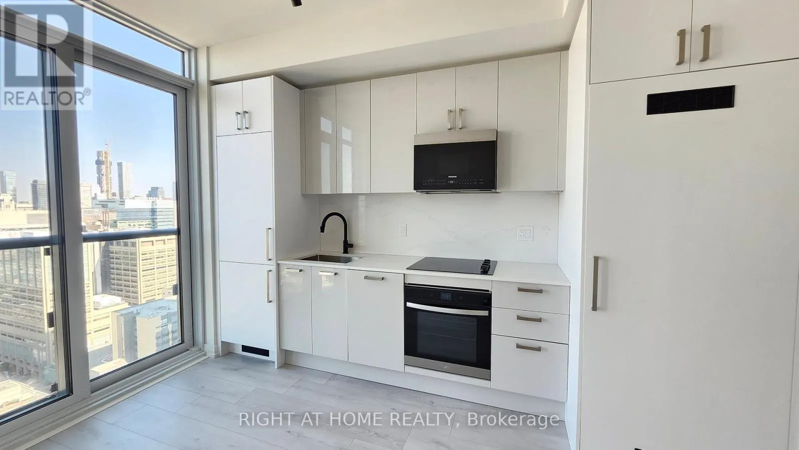 PH12 - 280 DUNDAS STREET W