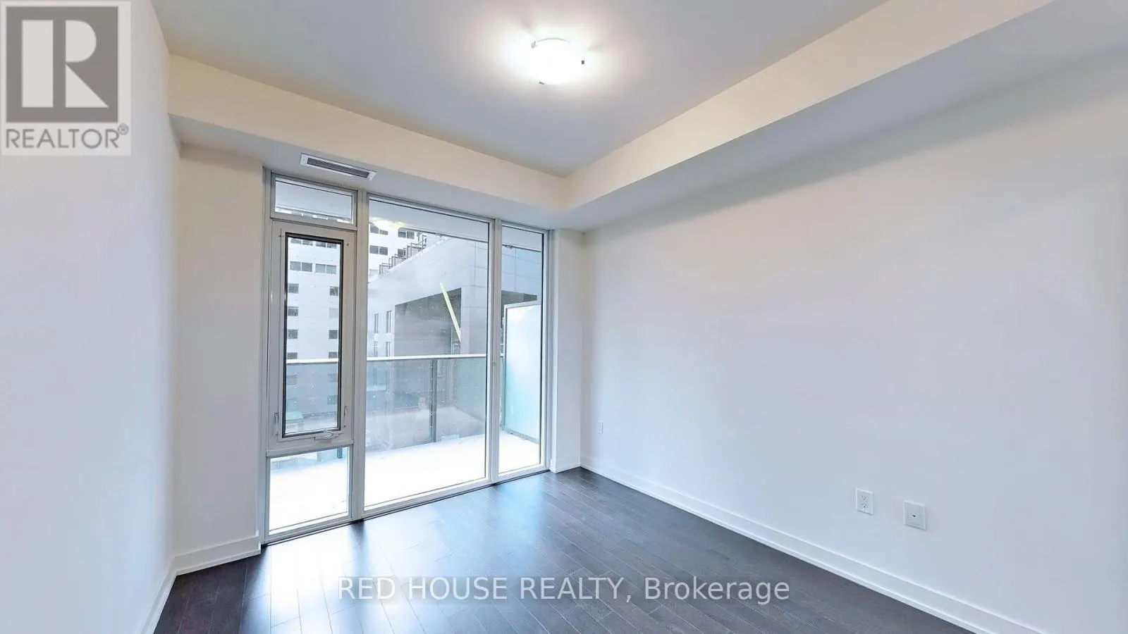 520 - 330 RICHMOND STREET W