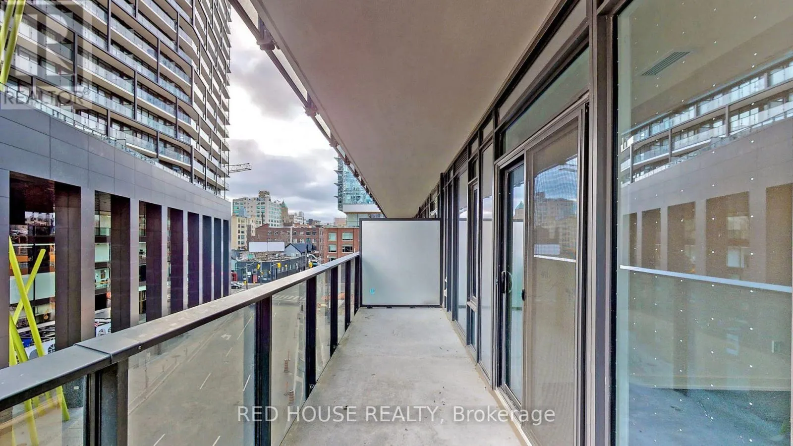 520 - 330 RICHMOND STREET W