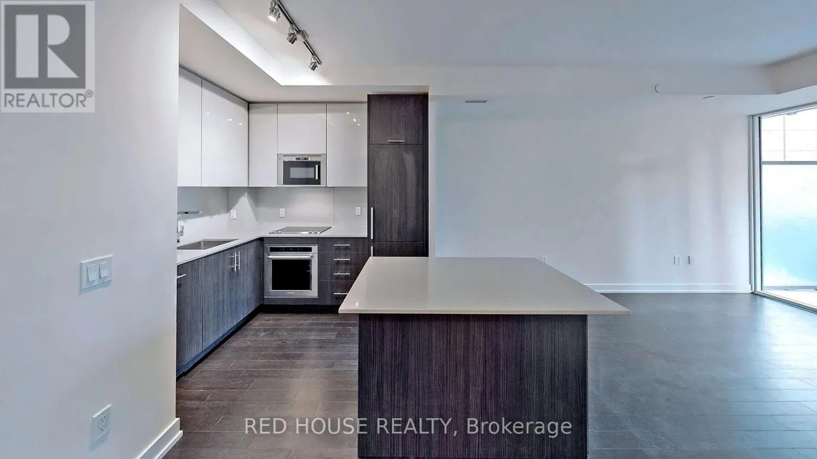 520 - 330 RICHMOND STREET W