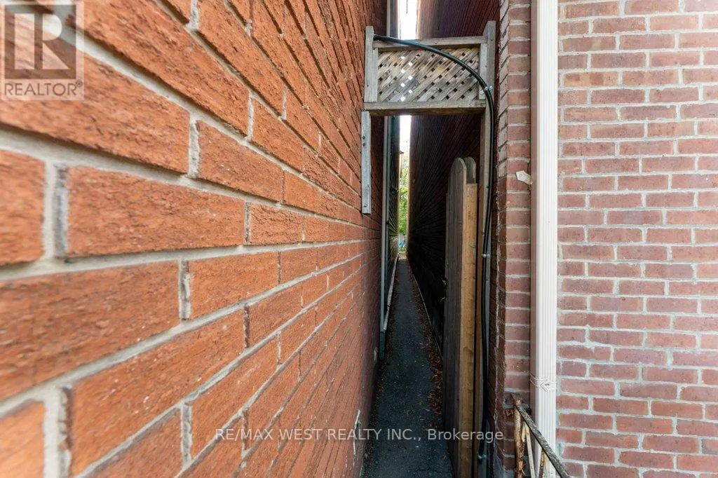 23 CLINTON STREET