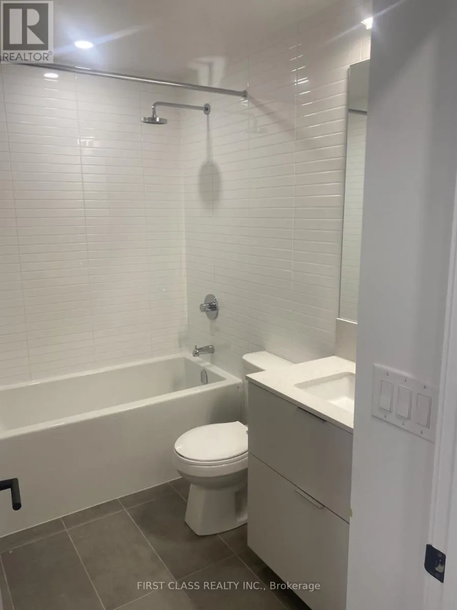 TH08 - 100 RIVER STREET W