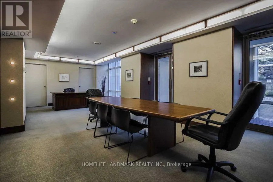 1012E - 500 QUEENS QUAY
