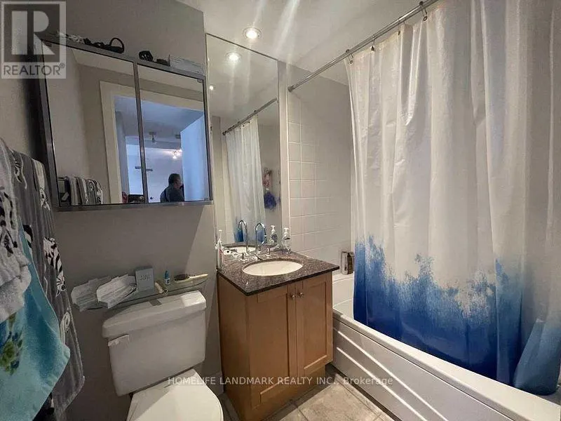 1012E - 500 QUEENS QUAY